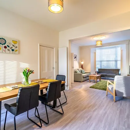 St John's Centre House-free Parking * York