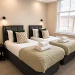 شقة St John's Centre House-free Parking *