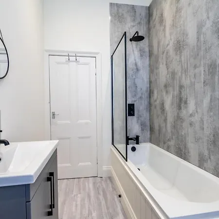 St John's Centre House-free Parking * York