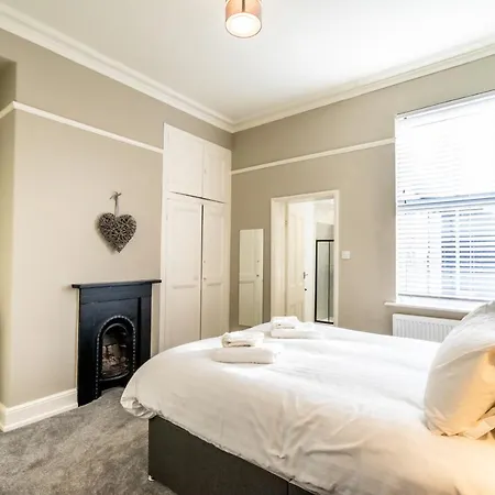 St John's Centre House-free Parking Daire