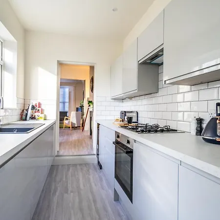 St John's Centre House-free Parking *